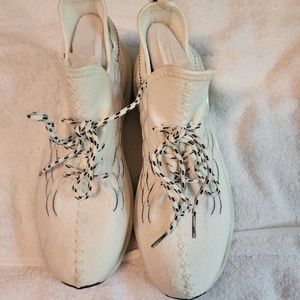 New Elovel White Tennis Shoes Size 41